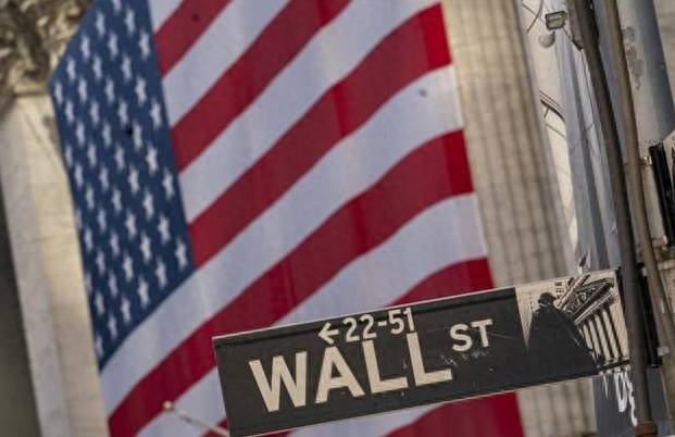 Translate to English: The global market returns to the "US economic recession tr